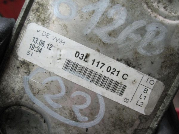 AUDI A4 2.0 TDI CJC 140KM 13r chłodniczka oleju 03L117021C - obrazek 3