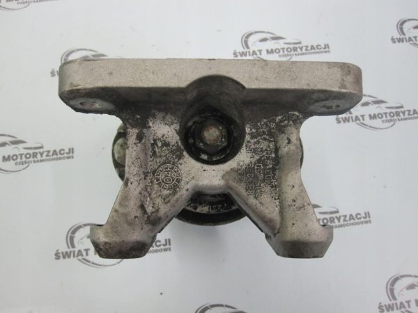 AUDI A4 2.0B ALT 05r 166TYS KM Łapa poduszka skrzyni 8E0399115F - obrazek 3
