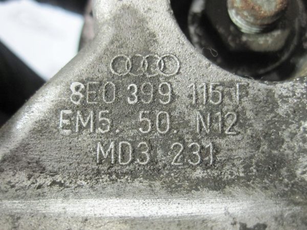 AUDI A4 2.0B ALT 05r 166TYS KM Łapa poduszka skrzyni 8E0399115F - obrazek 6