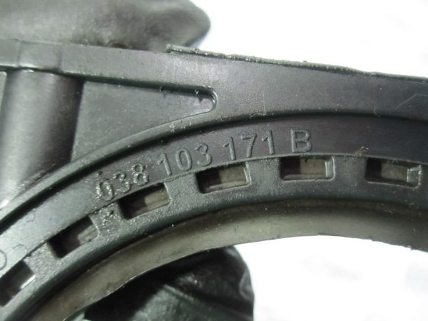 Audi A4 VW 1.8 TB BFB 163KM 07r uszczelniacz wału 09B103171B - obrazek 2