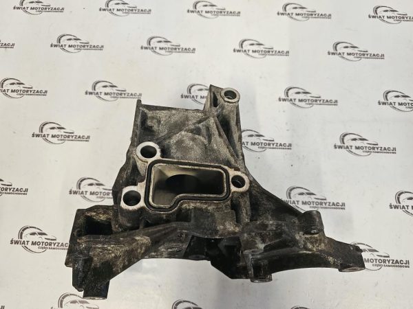 AUDI A5 3.0 TDI V6 CAP 240KM 10r Łapa wspornik pompy wspomagania - obrazek 2