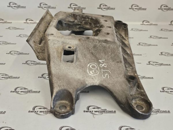 AUDI A5 3.0 TDI V6 CAP 240KM 10r Łapa wspornik skrzyni biegów 8K0399263T - obrazek 3