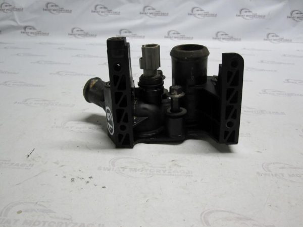 FORD FIESTA MK7 1.25 B SNJB 85KM 09r 7M5G-8K556-AC Obudowa termostatu - obrazek 3