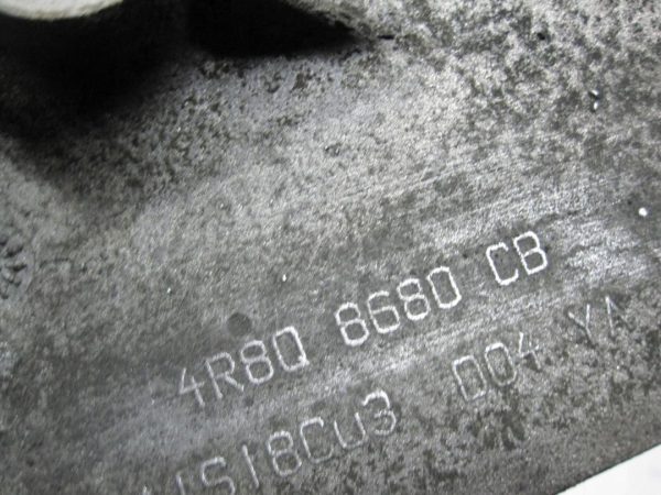 JAGUAR RANGE ROVER 3.0 D 306DT 241KM 4R8Q8680CB ŁAPA SILNIKA - obrazek 2