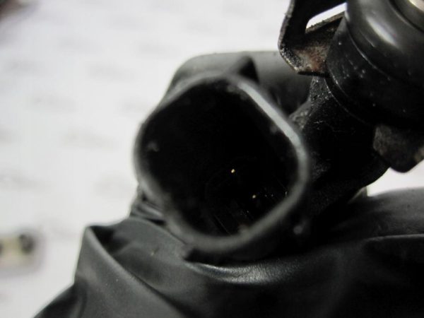 JUKE 1.6 VVT 12r wtryskiwacz 142800010 - obrazek 2