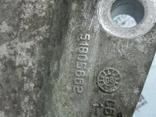 LANCIA DELTA 1.9 D łapa wspornik skrzyni biegów 51805662 - obrazek 3