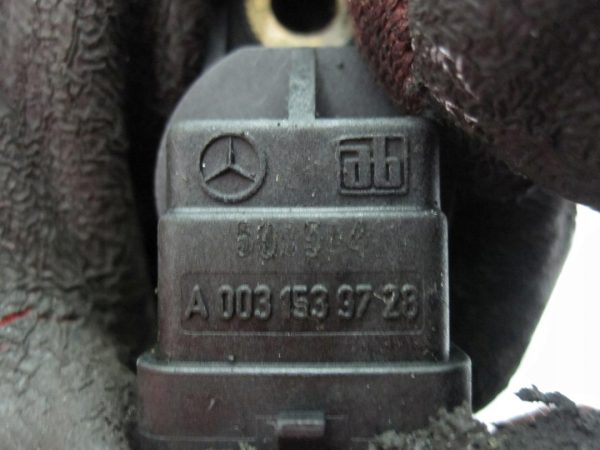 MERCEDES E 3.0 CDI 06r czujnik położenia wałka rozrządu A0031533728 - obrazek 3