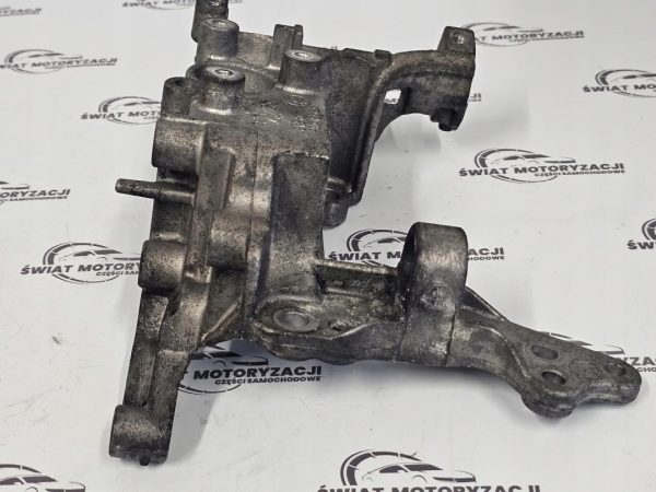 Peugeot 308 1.6 E-HDI BHY 100KM łapa wspornik alternatora 9804121180 - obrazek 3