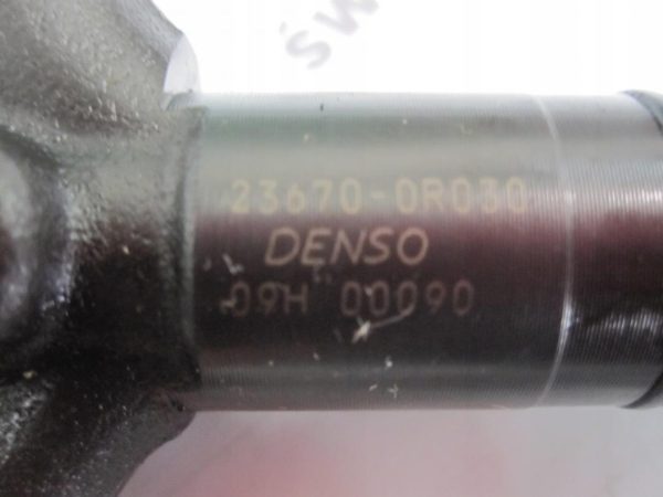 Toyota Avensis 2.2 D 1AD-FTV 126KM wtryskiwacz 23670-0R030 DENSO