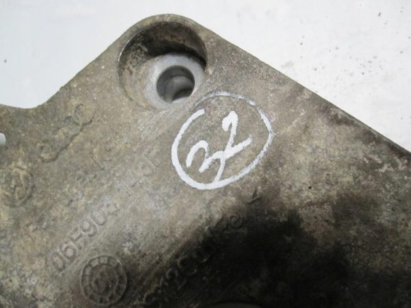 VW EOS 2.0 B 08R. 150KM BVY 06F903143F Łapa alternatora - obrazek 4